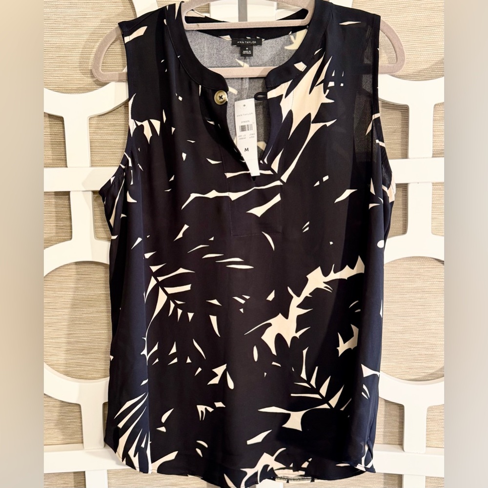NWT! ANN TAYLOR, “Black and Cream” Patterned Blouse, WM’S SZ- M